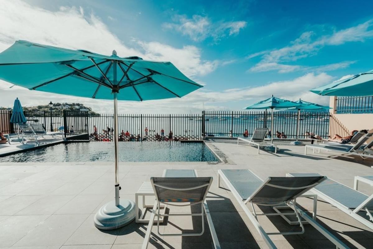 Hotel pied dans l'eau martinique BAMBOU  -piscine bis